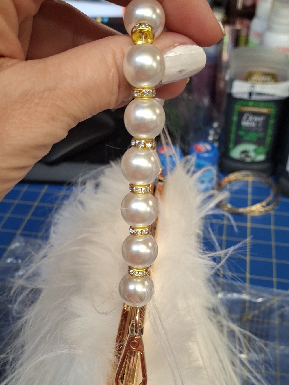 Faux Fur Pearl-Handle Clutch Handbag White Kiss Lock - 6x6x2 New - Picture 7 of 7